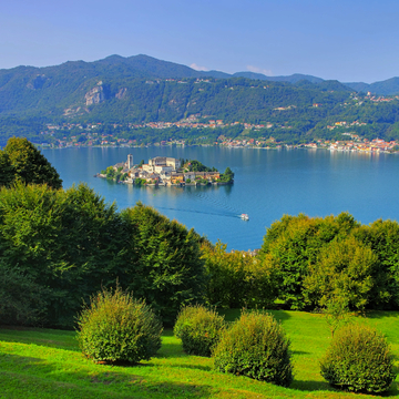 Blick auf die Insel Isola San Giulio im Orta-See in Italien - © LianeM - stock.adobe.com
