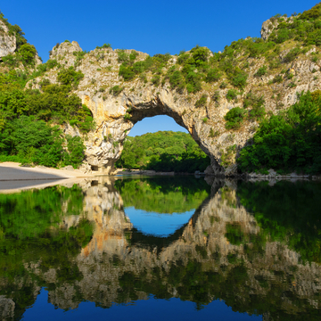 Pont d’Arc bei Vallon-Pont-d'Arc - © Frédéric Prochasson - stock.adobe.com