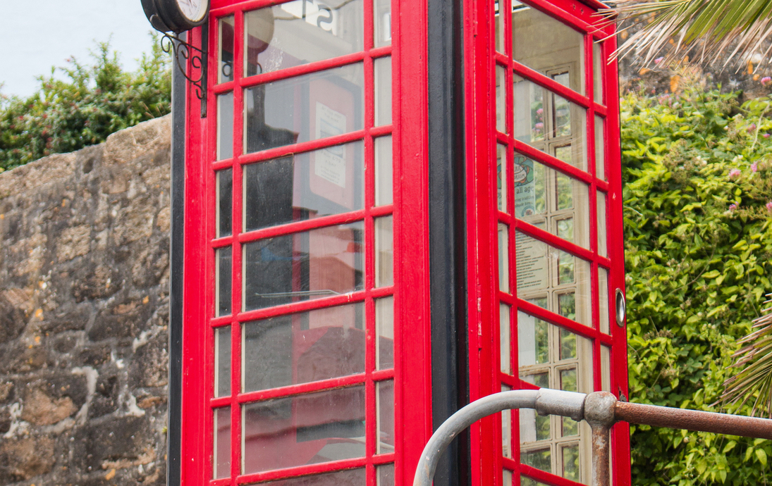 klassische Telefonzelle in St. Ives, Cornwall