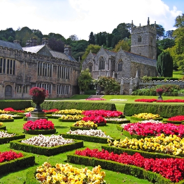 Lanhydrock Haus & Kirche - © Keith - stock.adobe.com