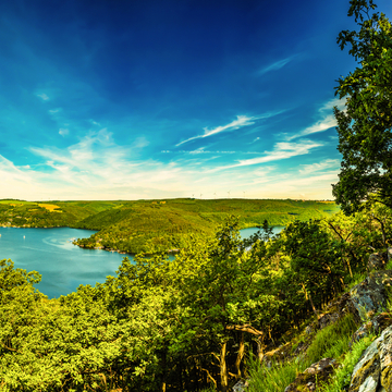 Rursee mitten im Nationalpark Eifel - © John Smith - stock.adobe.com