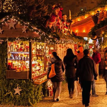 Weihnachtsmarkt in Stuttgart, Deutschland - © ksfotodesign - stock.adobe.com