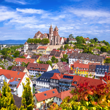 Blick auf die historische Stadt Breisach mit Dom