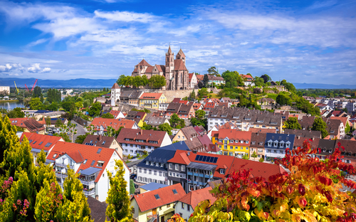 Blick auf die historische Stadt Breisach mit Dom