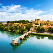 Luftaufnahme der Brücke Pont Saint Benezet und der Rhone in Avignon - © proslgn - stock.adobe.com