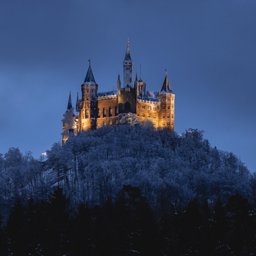 Burg Hohenzollern im Winter - © Christian Goehler - stock.adobe.com