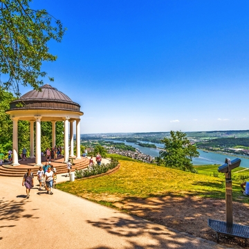 Blick vom Niederwalddenkmal in Rüdesheim - © pure-life-pictures - stock.adobe.com