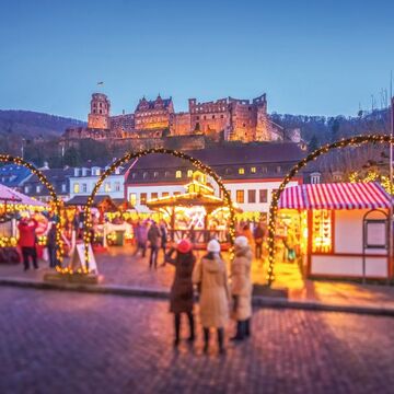 Weihnachtsmarkt in Heidelberg auf dem Universitätsplatz, Deutschland - © eyetronic - Fotolia