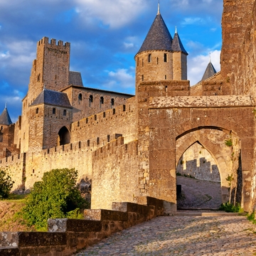 Tor von Aude am späten Nachmittag in Carcassonne - © Pablo Debat - stock.adobe.com