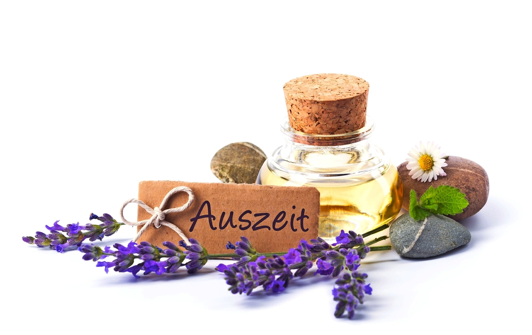 Auszeit  -  Freisteller  -  Lavendelöl, Lavendel, Blüten