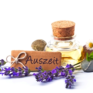 Auszeit  -  Freisteller  -  Lavendelöl, Lavendel, Blüten - © Floydine - stock.adobe.com