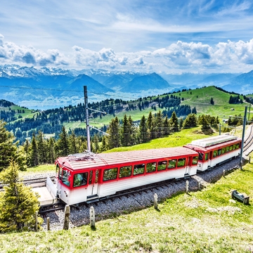 Rigibahn mit Sicht auf den Vierwaldstättersee und die Voralpen - © djama - stock.adobe.com